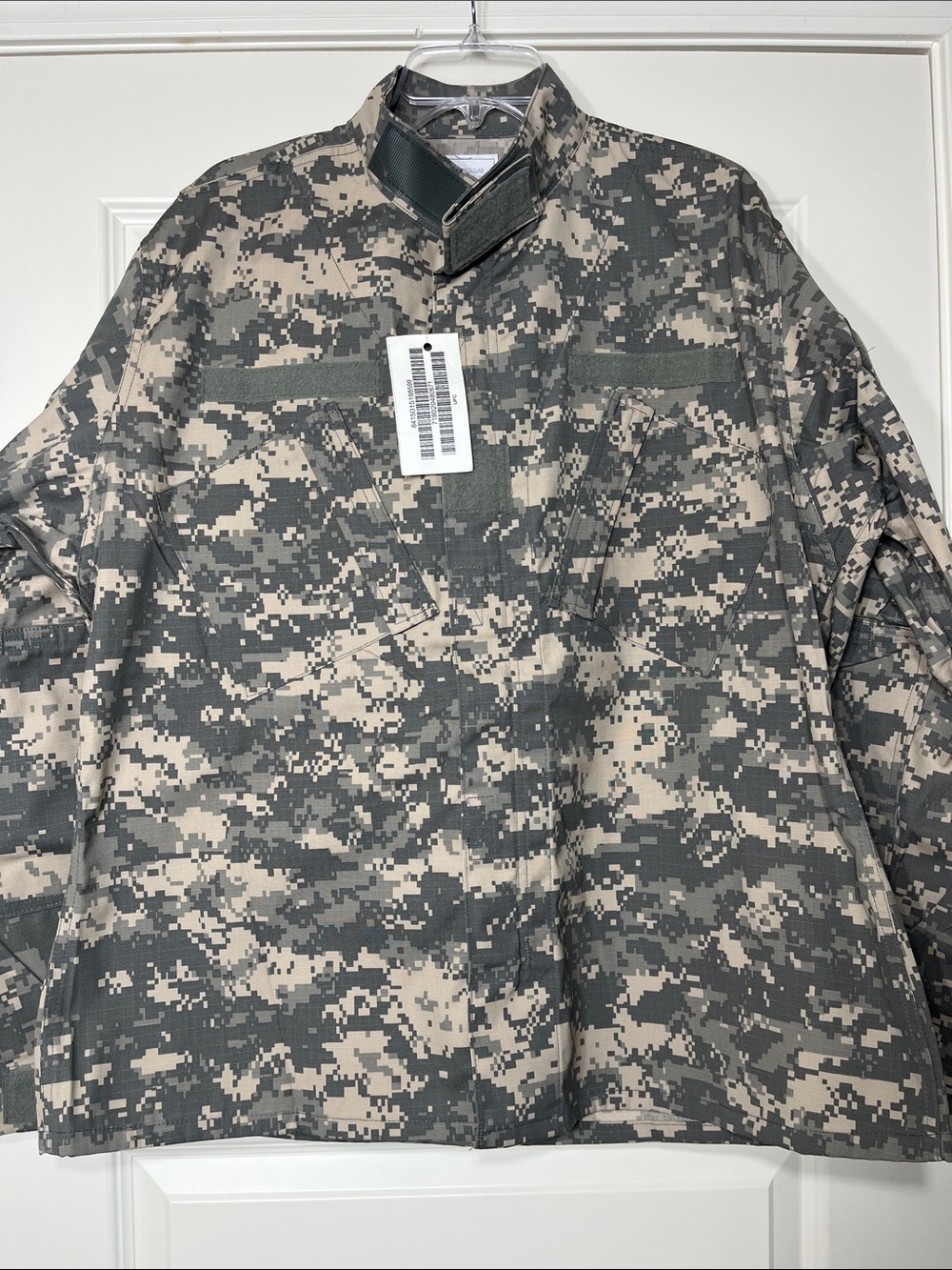 NWT.  US Army ACU Combat Coat Large Regular UCP Digital‎ Camo Ripstop Military